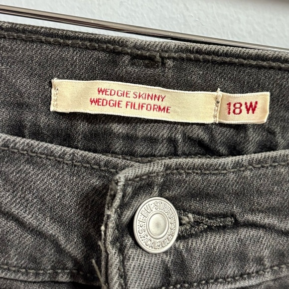 Levi's Wedgie Skinny Jeans - Picture 3 of 7